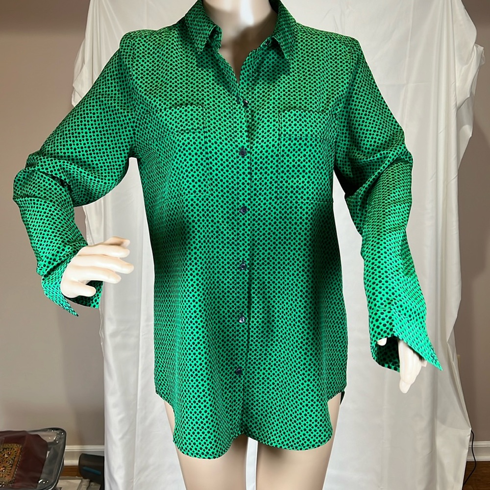 Reposhed NWOT Emerald green polka dot tunic shirt by Liz Claiborne.
